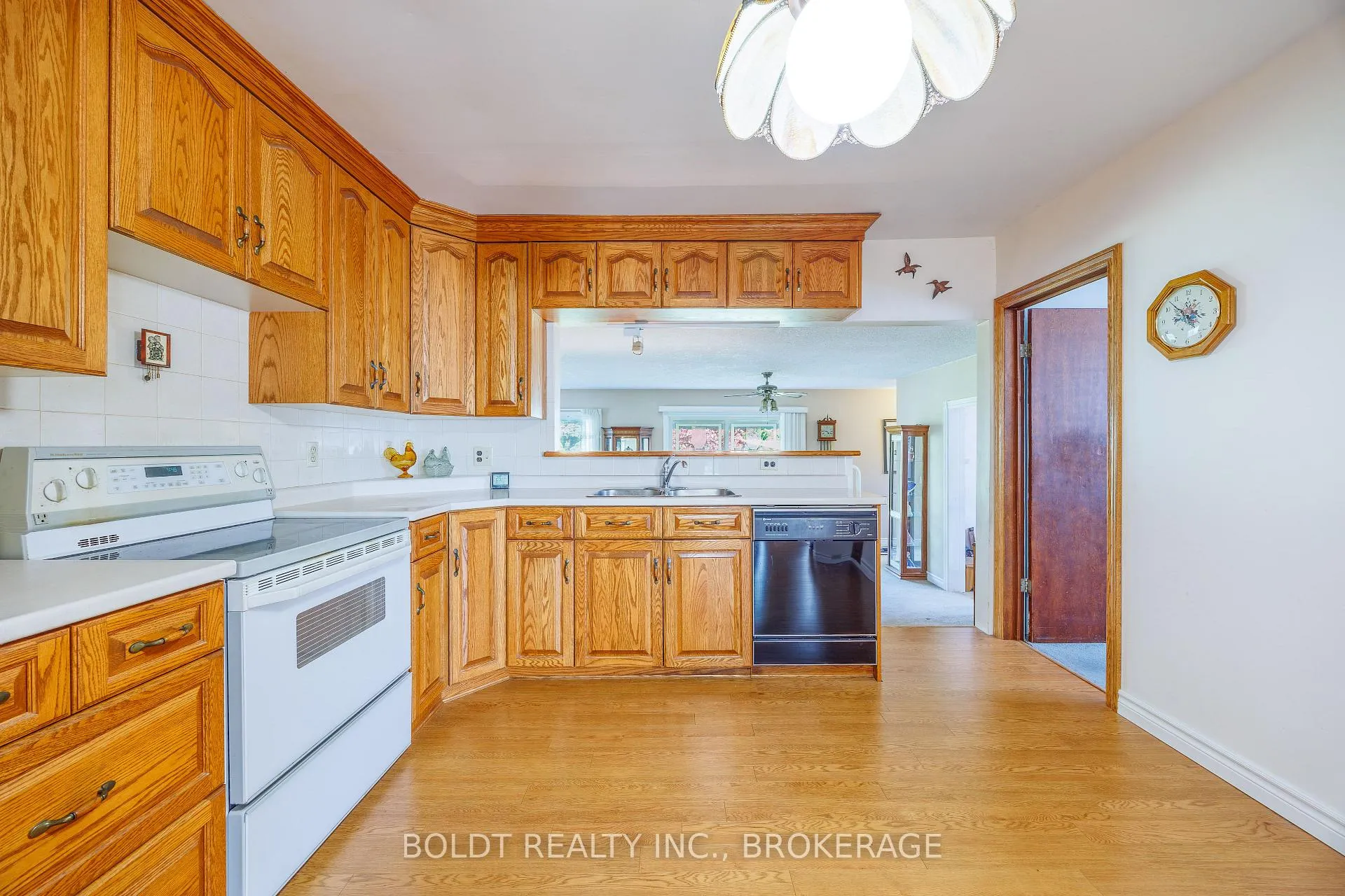 Photo 7 of 41 Ferndale Avenue, St. Catharines, Secord Woods — HOMEH