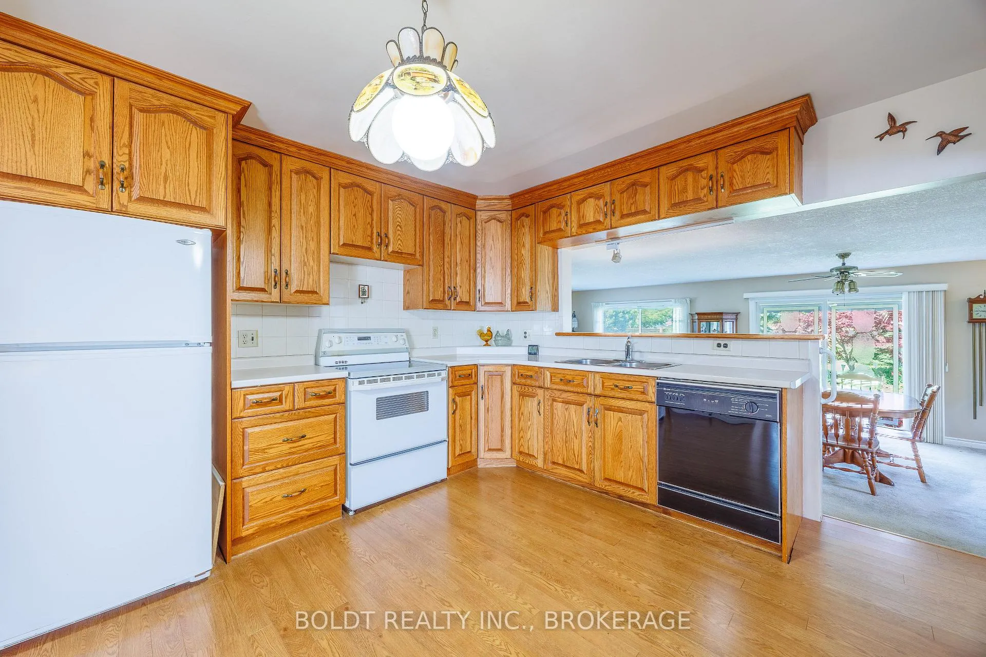 Photo 8 of 41 Ferndale Avenue, St. Catharines, Secord Woods — HOMEH