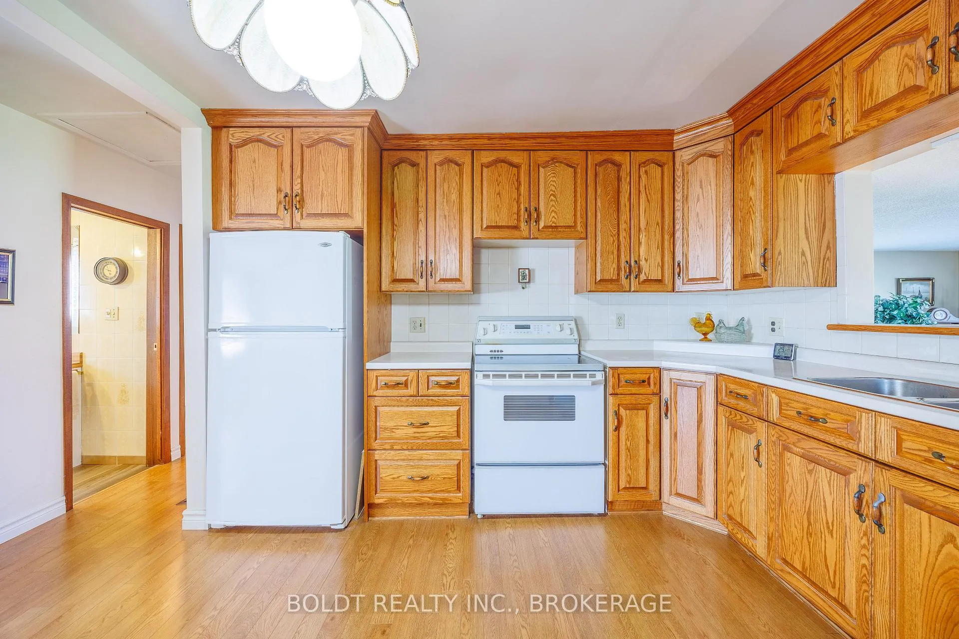 Photo 9 of 41 Ferndale Avenue, St. Catharines, Secord Woods — HOMEH