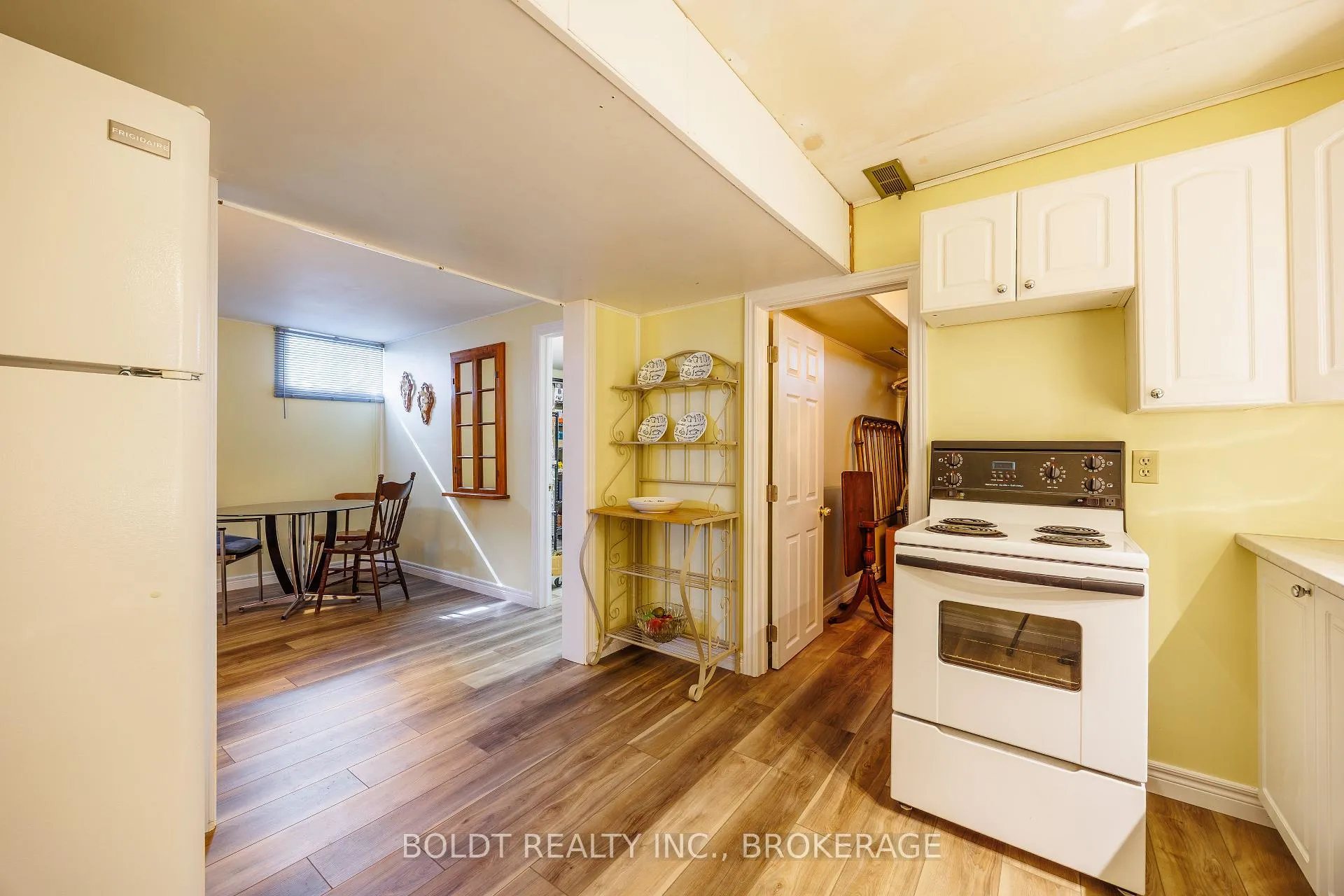 Photo 23 of 41 Ferndale Avenue, St. Catharines, Secord Woods — HOMEH