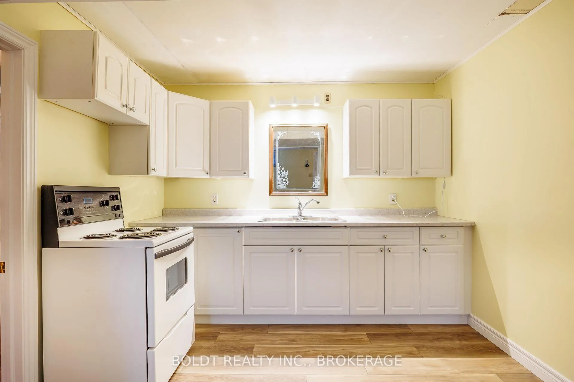 Photo 24 of 41 Ferndale Avenue, St. Catharines, Secord Woods — HOMEH