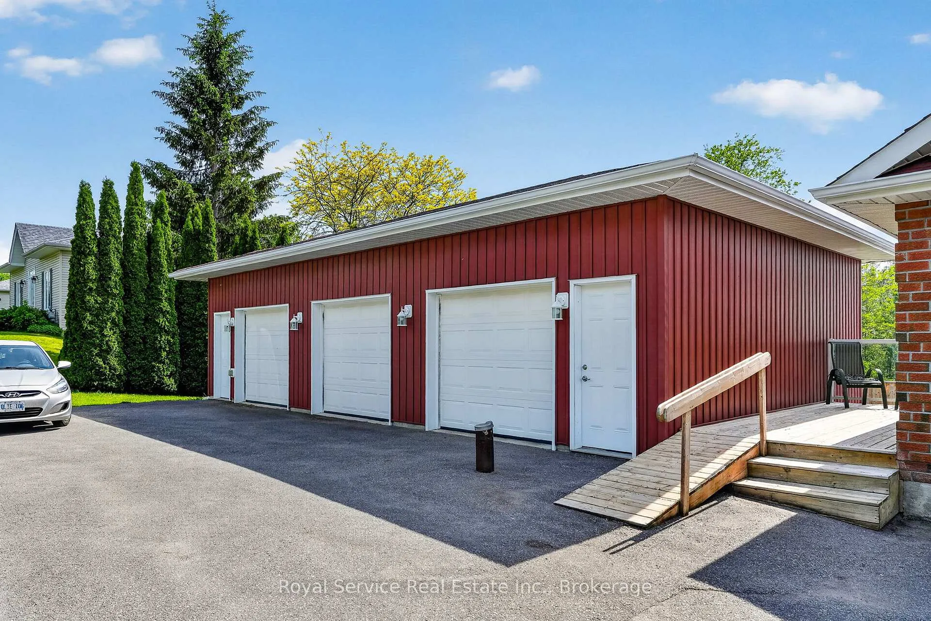 Photo 3 of 15 Sunset Drive, Hamilton Township, Rural Hamilton — HOMEH