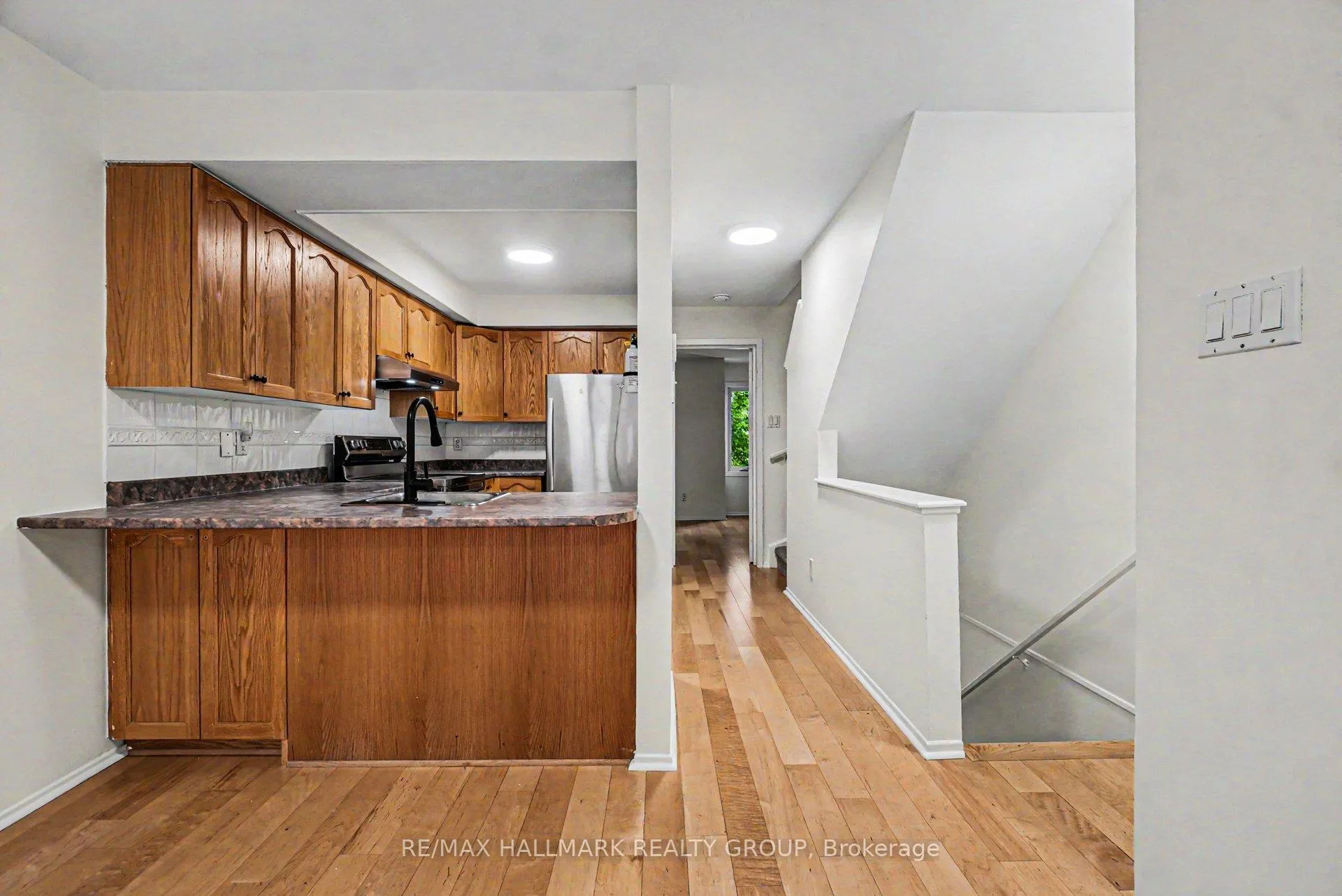 Photo 5 of 1102 Blasdell Avenue, Ottawa, Manor Park — HOMEH