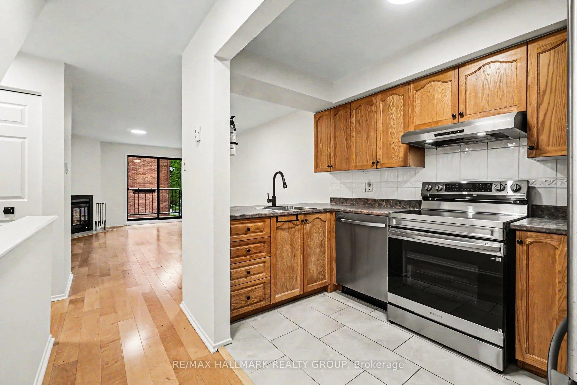 Photo 6 of 1102 Blasdell Avenue, Ottawa, Manor Park — HOMEH