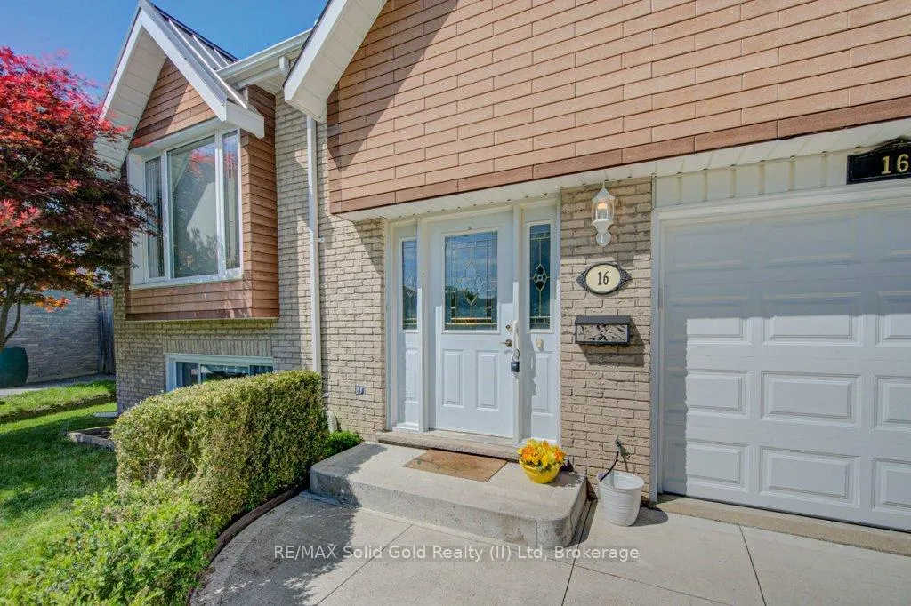 Photo 2 of 16 Sugar Maple Place, Kitchener — HOMEH