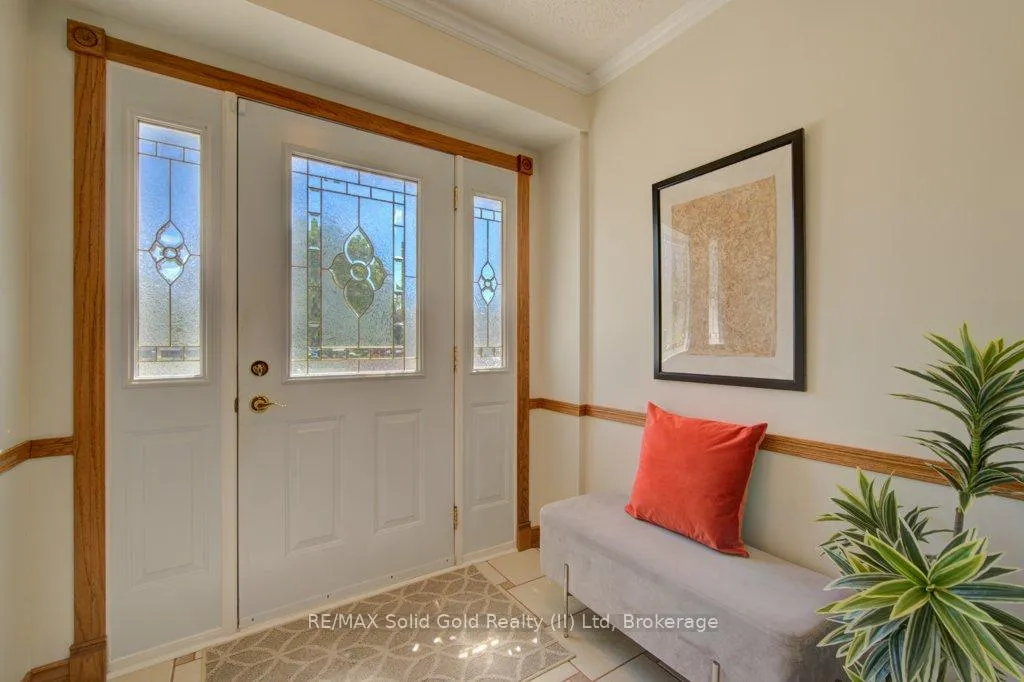 Photo 3 of 16 Sugar Maple Place, Kitchener — HOMEH