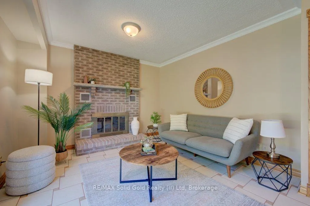 Photo 4 of 16 Sugar Maple Place, Kitchener — HOMEH