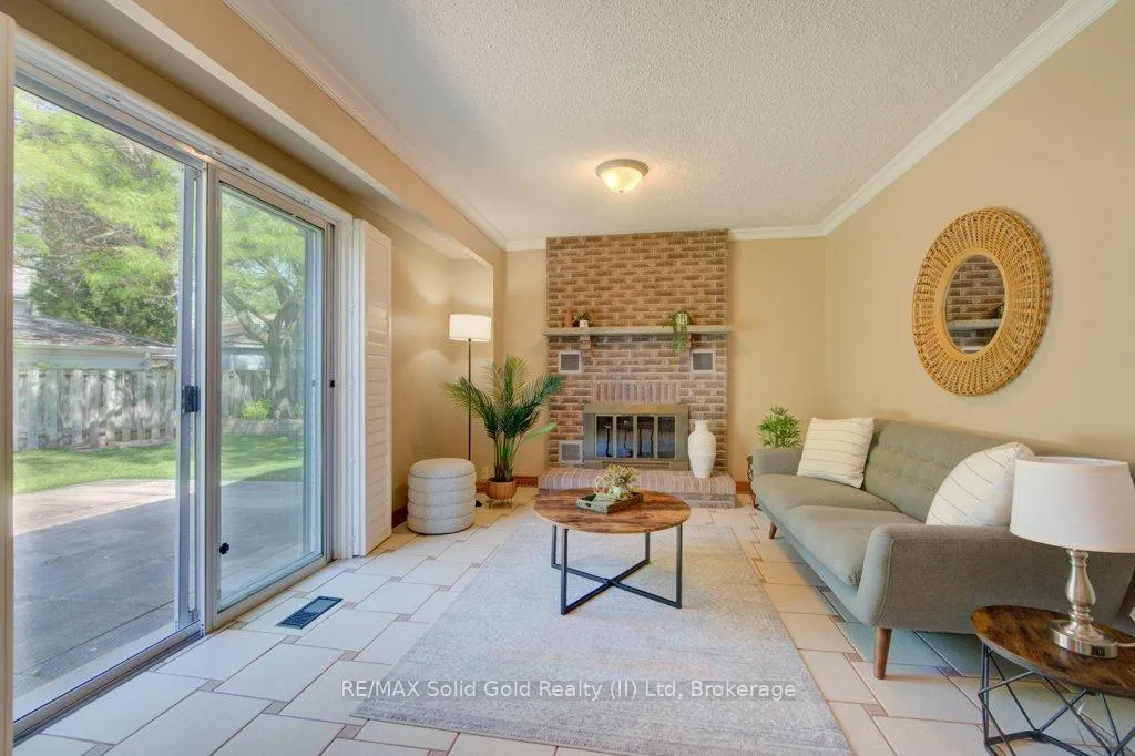Photo 5 of 16 Sugar Maple Place, Kitchener — HOMEH
