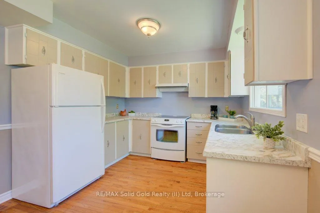 Photo 13 of 16 Sugar Maple Place, Kitchener — HOMEH