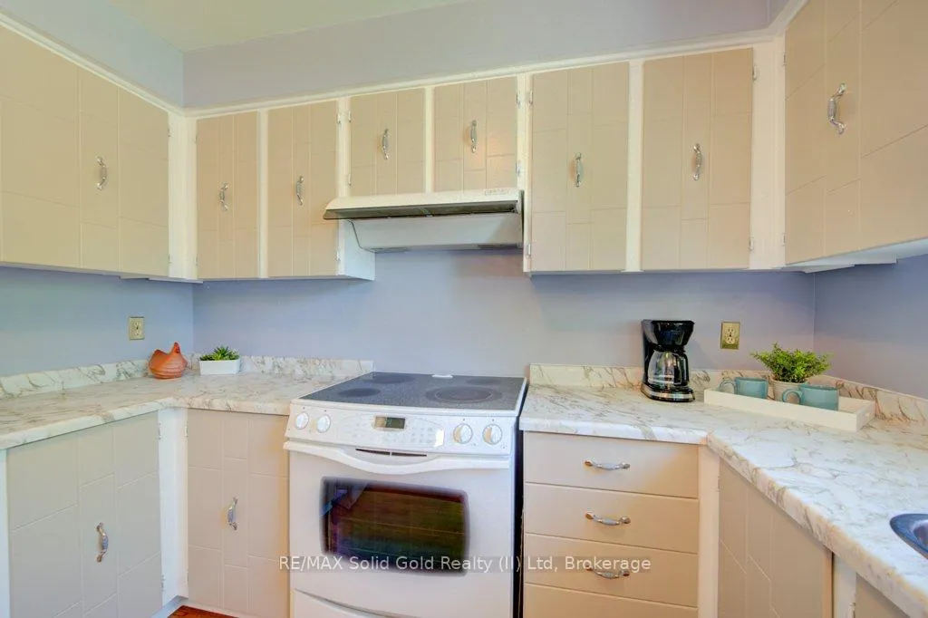 Photo 14 of 16 Sugar Maple Place, Kitchener — HOMEH