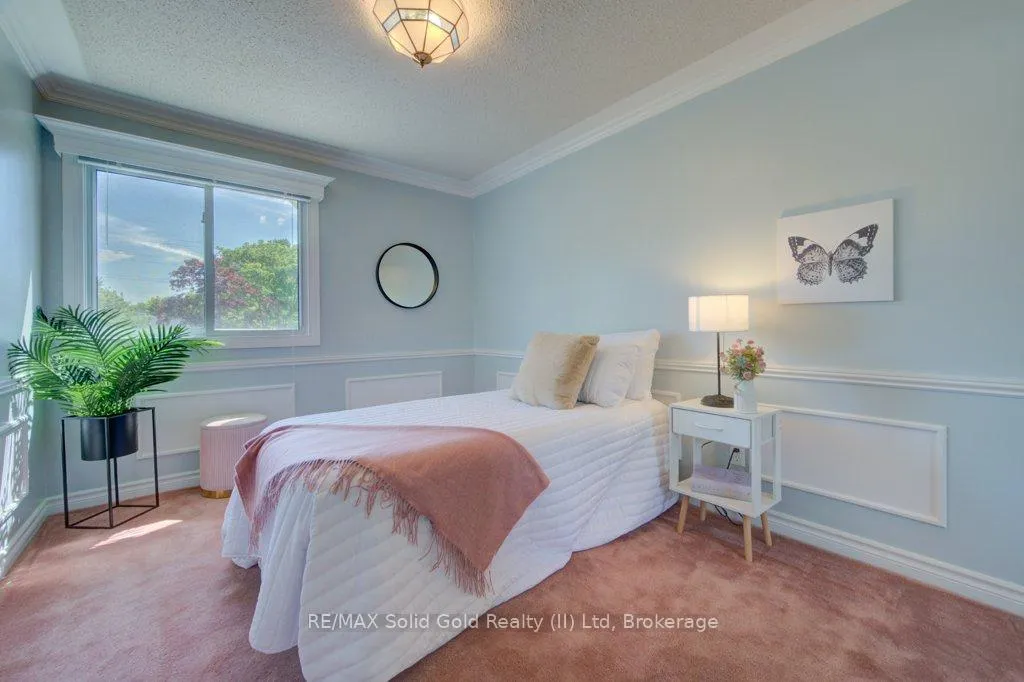 Photo 21 of 16 Sugar Maple Place, Kitchener — HOMEH