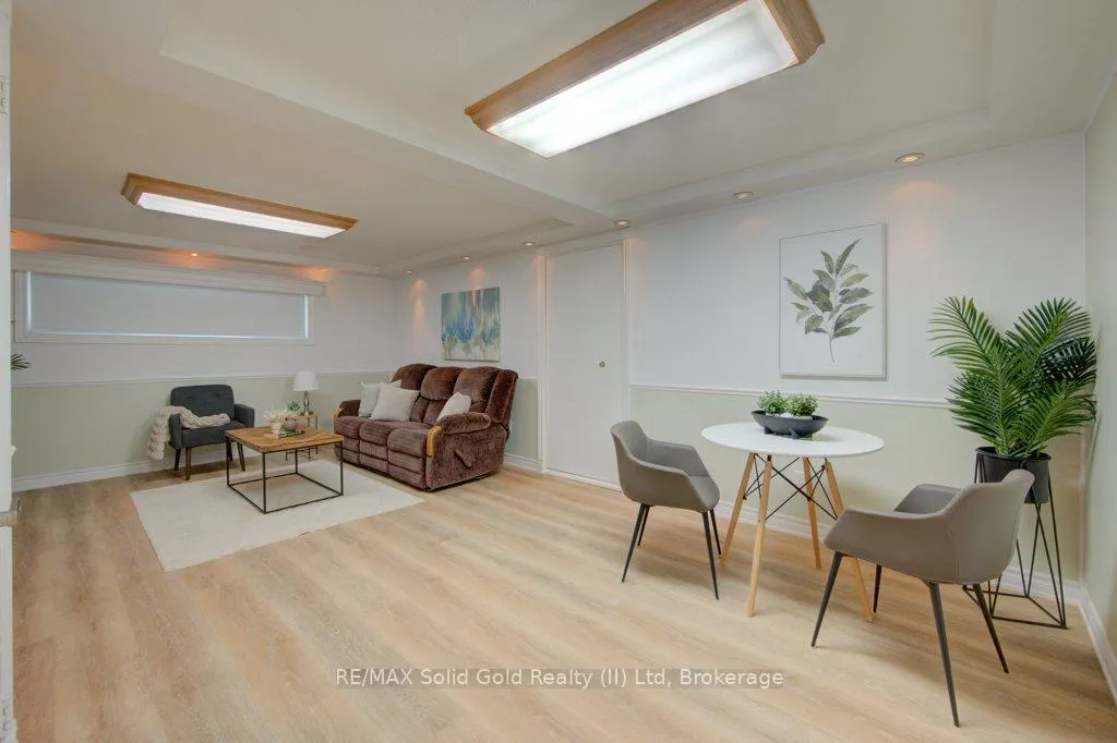Photo 23 of 16 Sugar Maple Place, Kitchener — HOMEH