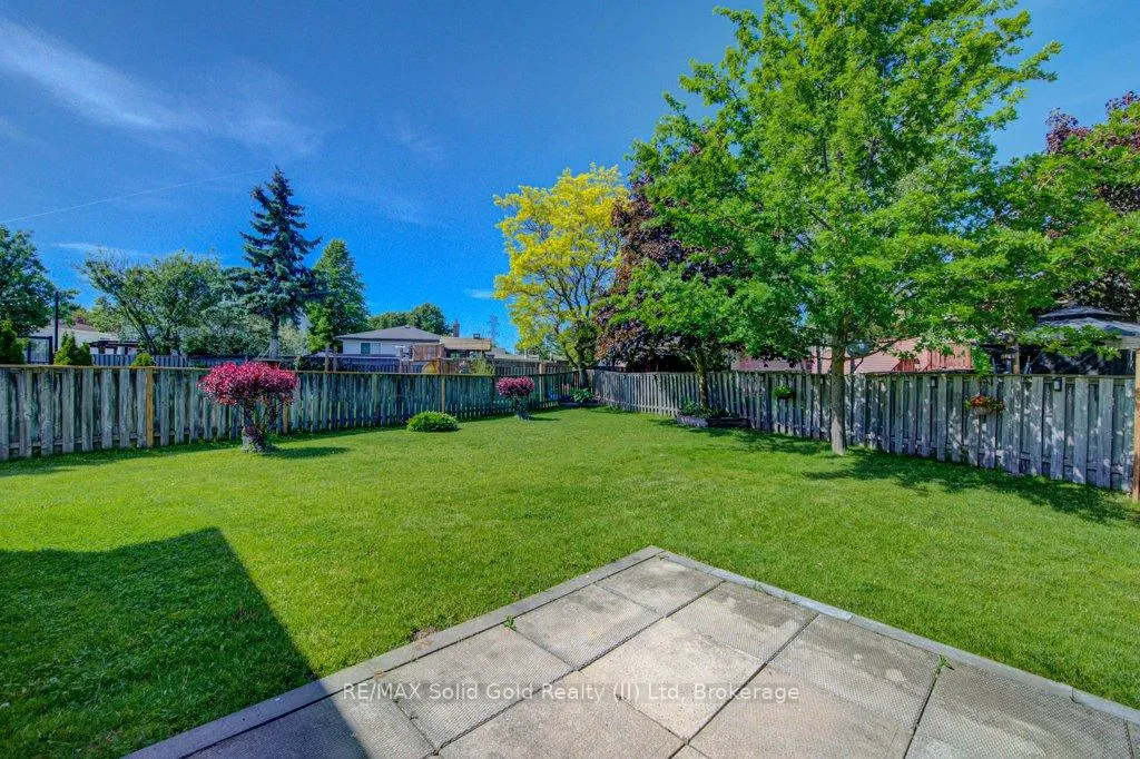 Photo 33 of 16 Sugar Maple Place, Kitchener — HOMEH