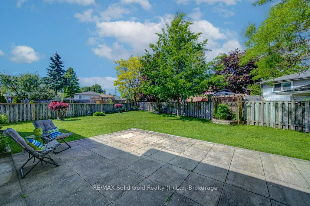 Photo 34 of 16 Sugar Maple Place, Kitchener — HOMEH