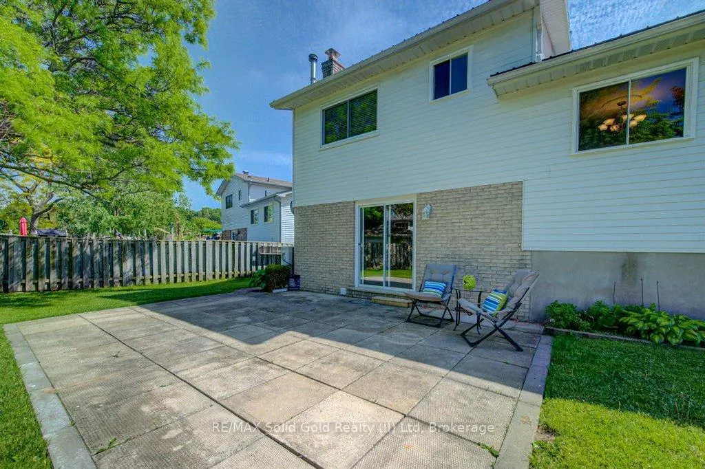 Photo 35 of 16 Sugar Maple Place, Kitchener — HOMEH