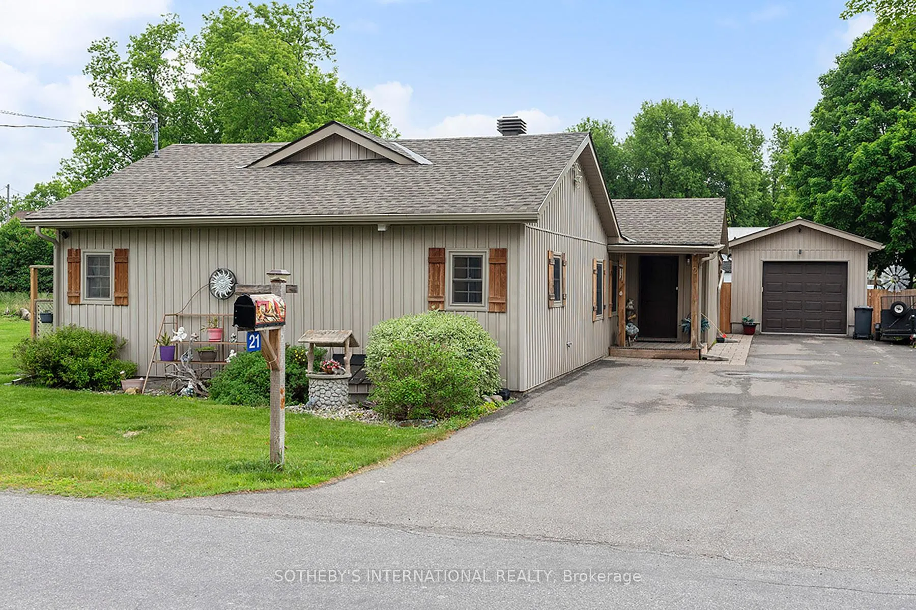 Photo 1 of 21 Alice Street, Smiths Falls — HOMEH