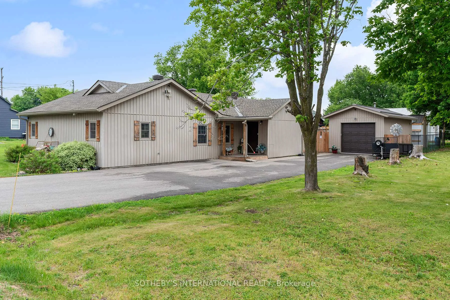 Photo 2 of 21 Alice Street, Smiths Falls — HOMEH