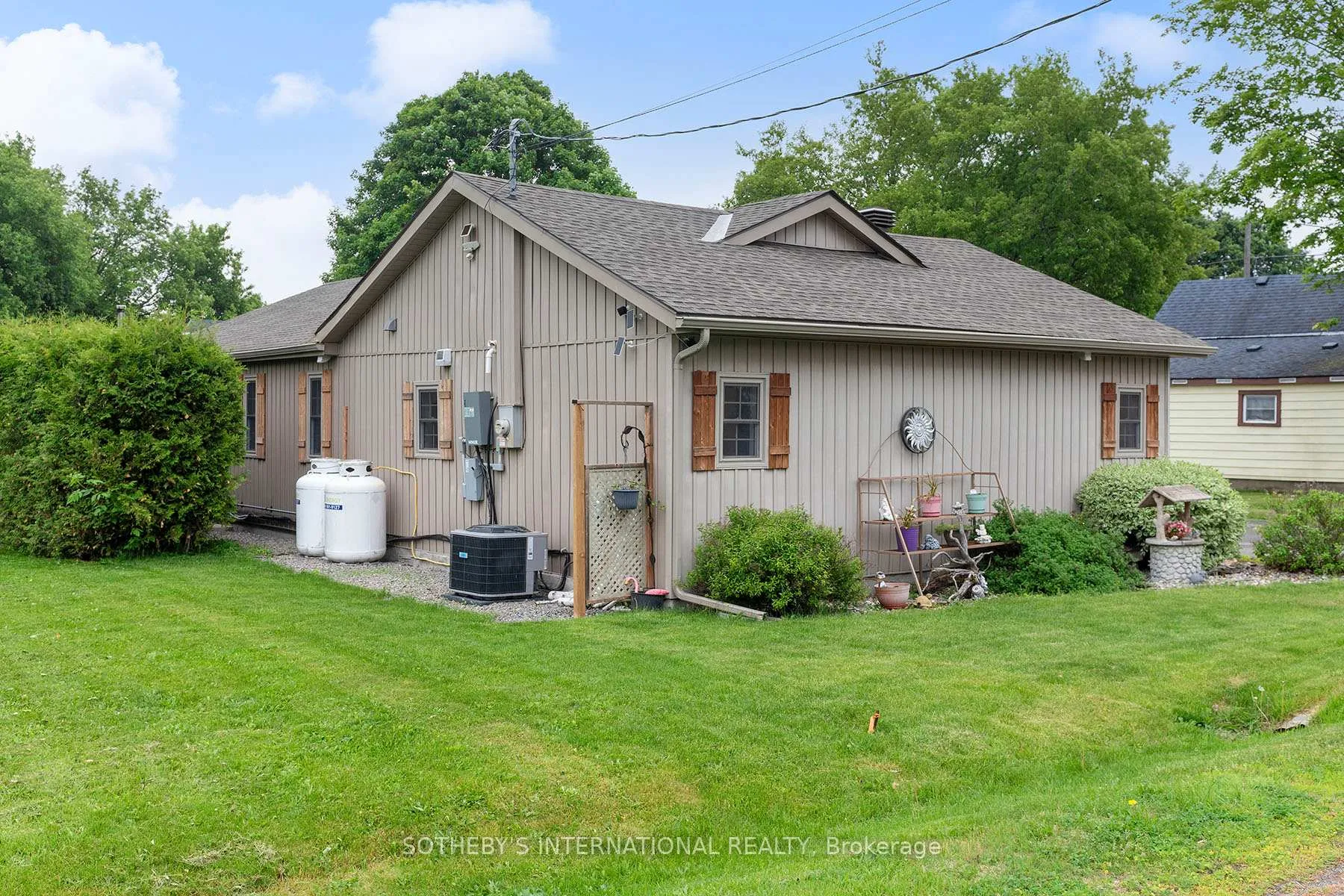 Photo 3 of 21 Alice Street, Smiths Falls — HOMEH
