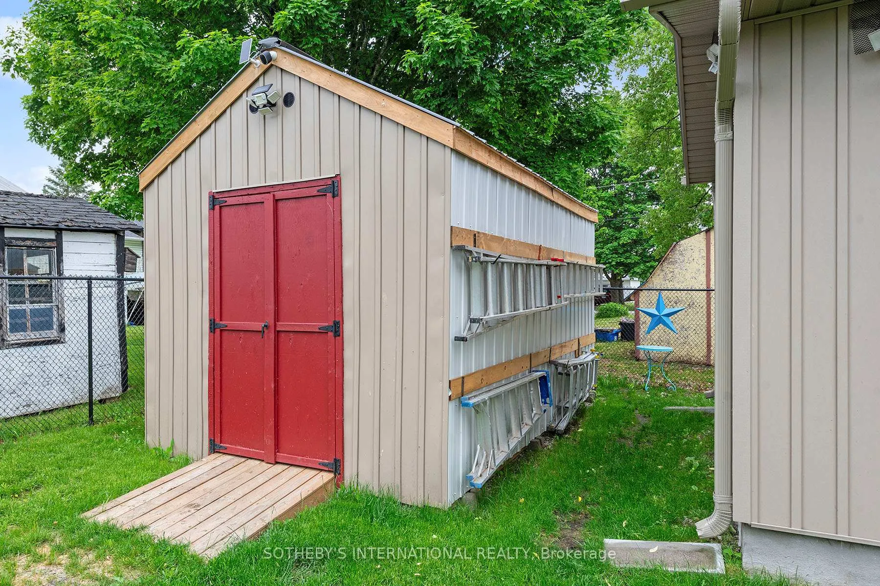Photo 5 of 21 Alice Street, Smiths Falls — HOMEH
