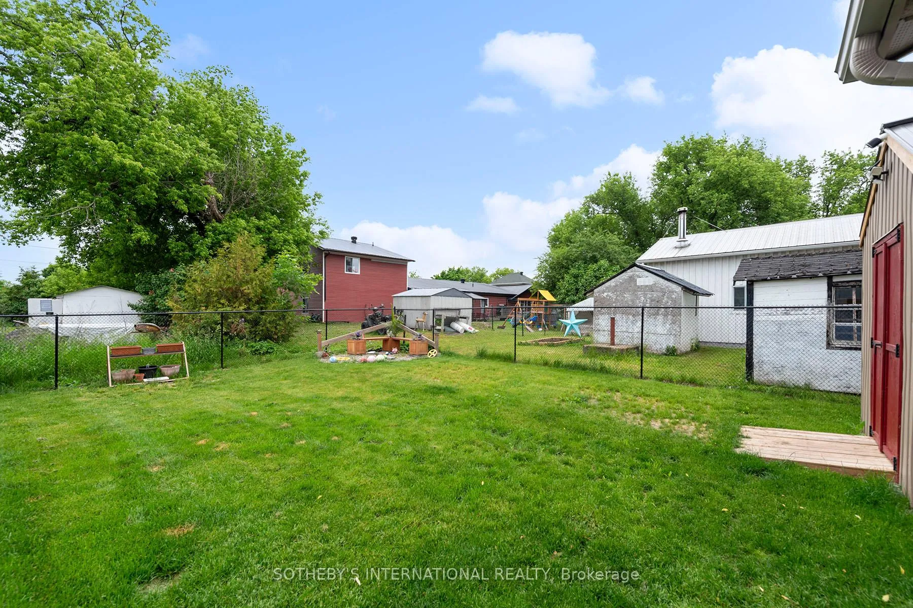 Photo 6 of 21 Alice Street, Smiths Falls — HOMEH