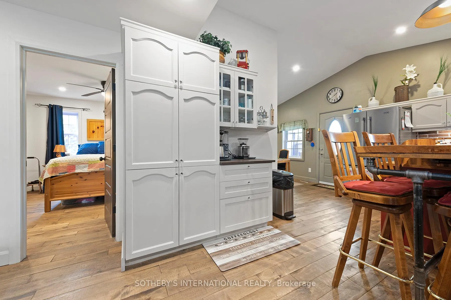 Photo 22 of 21 Alice Street, Smiths Falls — HOMEH