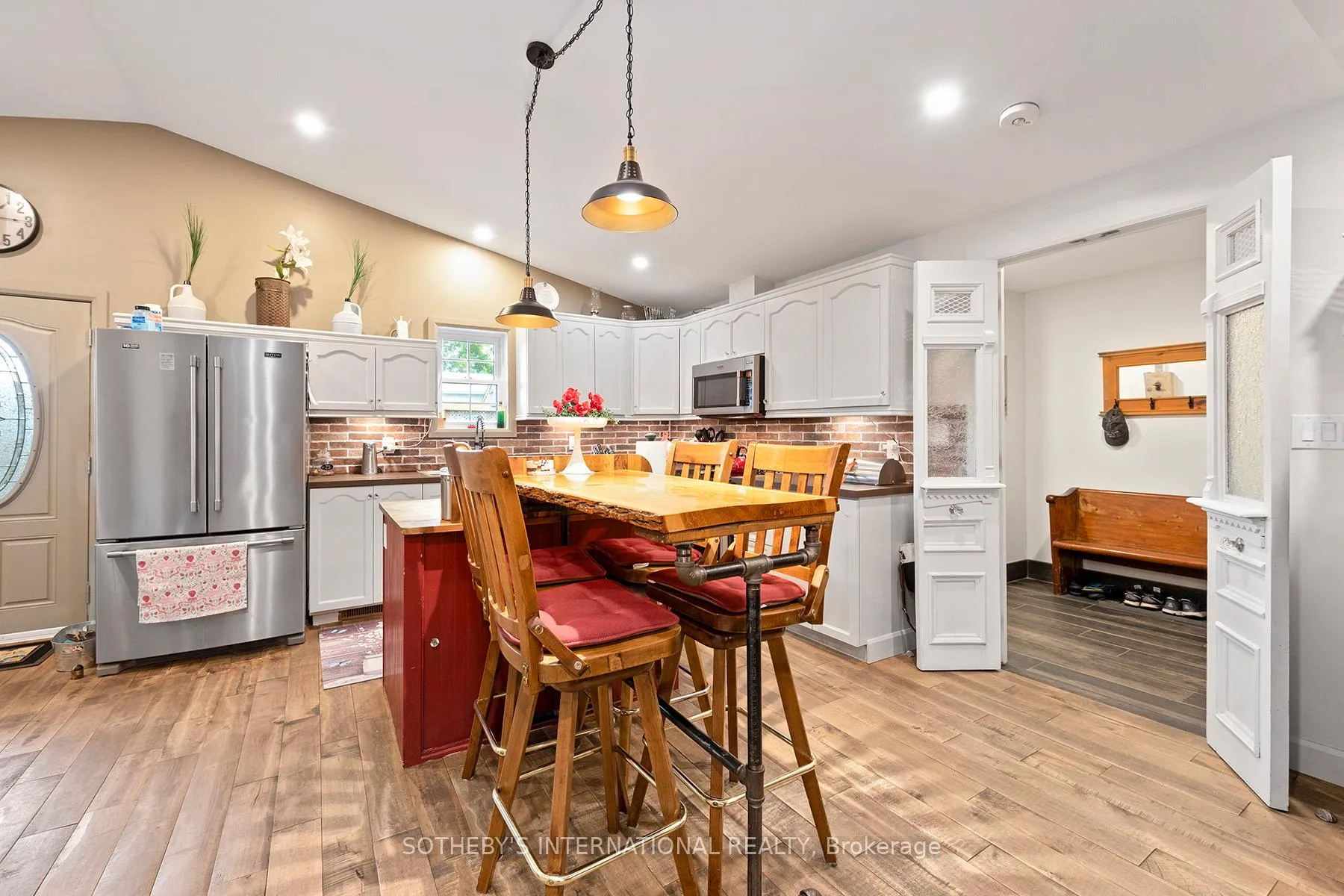 Photo 23 of 21 Alice Street, Smiths Falls — HOMEH