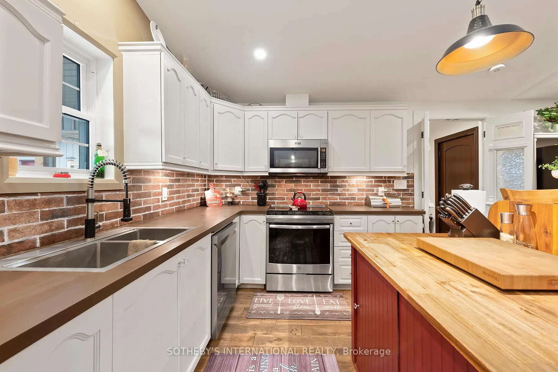 Photo 25 of 21 Alice Street, Smiths Falls — HOMEH