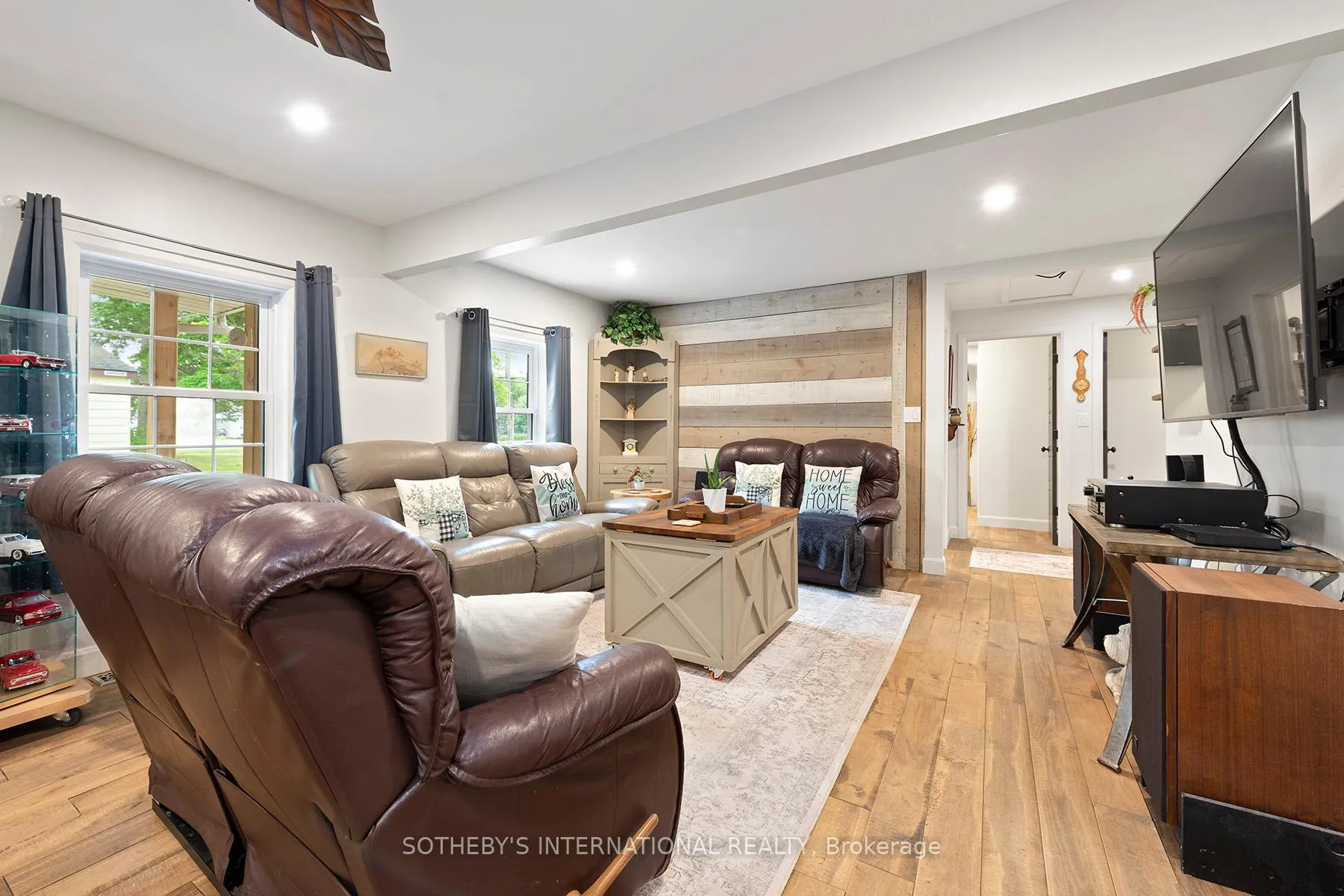 Photo 29 of 21 Alice Street, Smiths Falls — HOMEH