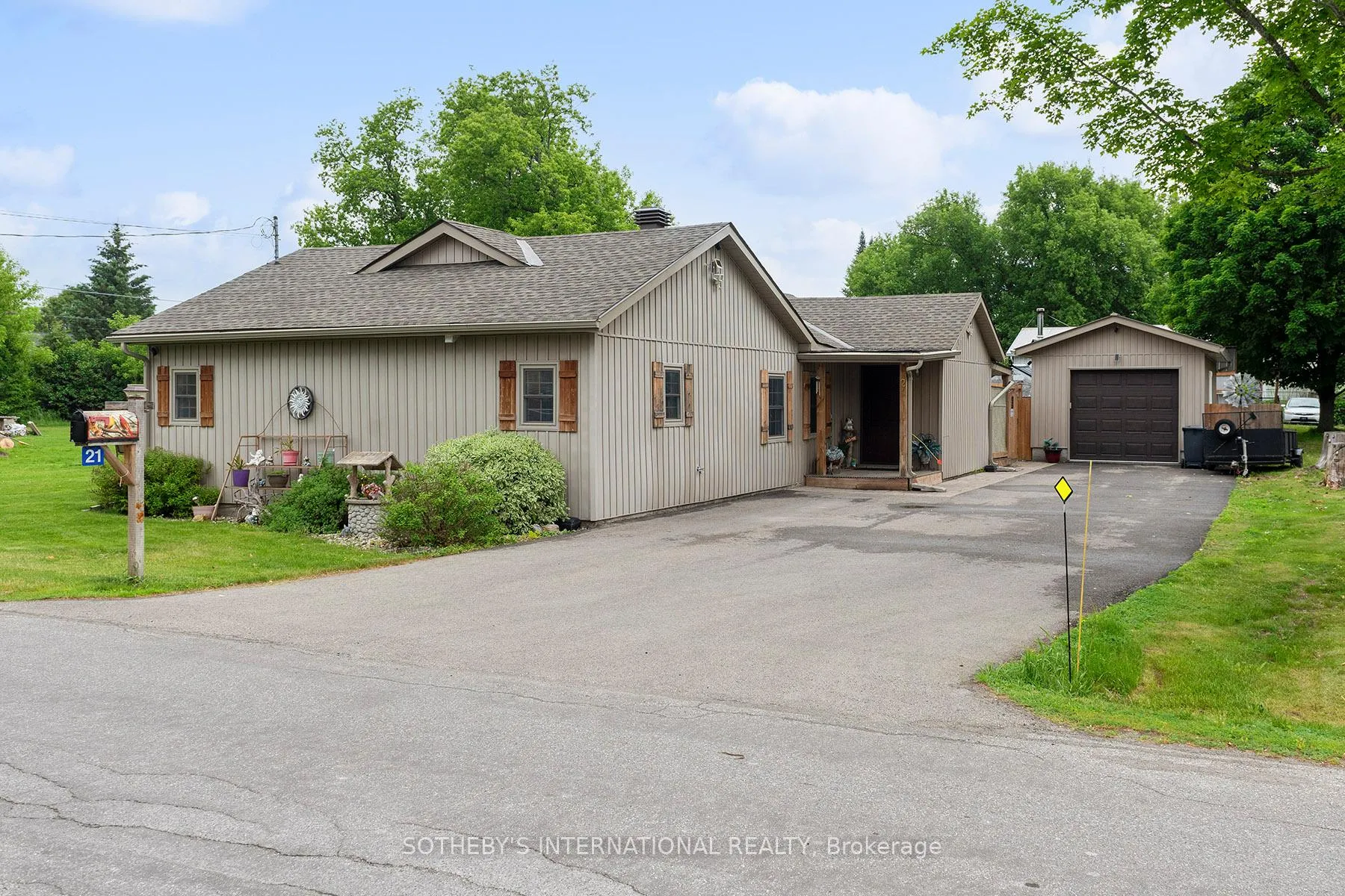 Photo 44 of 21 Alice Street, Smiths Falls — HOMEH