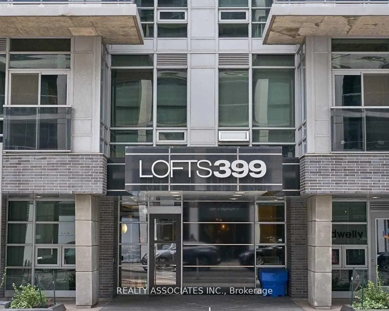 Front of Unit 514, 399 Adelaide Street W