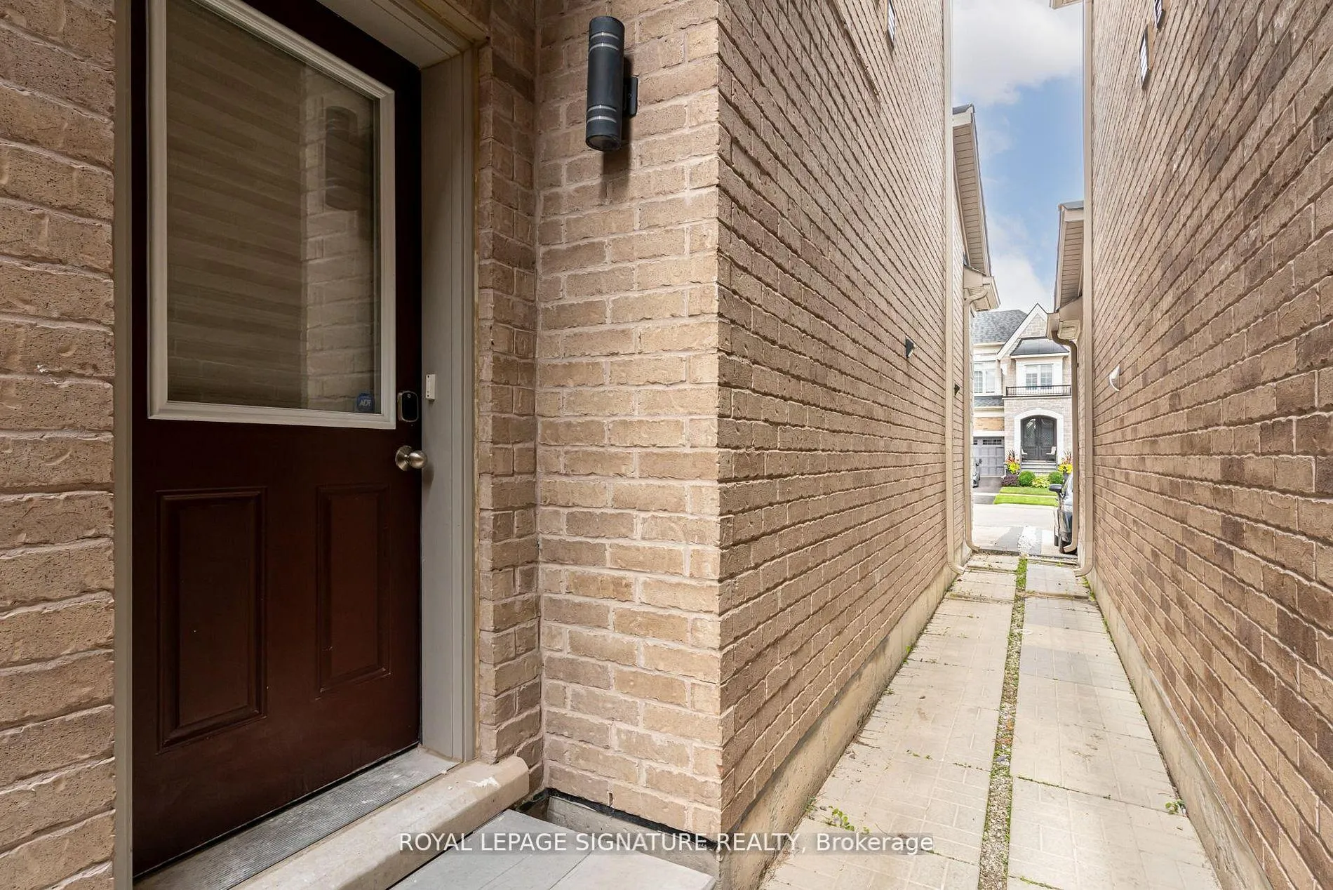 Photo 4 of Unit Bsmt, 16 Dancing Waters Road, Brampton, Bram West — HOMEH