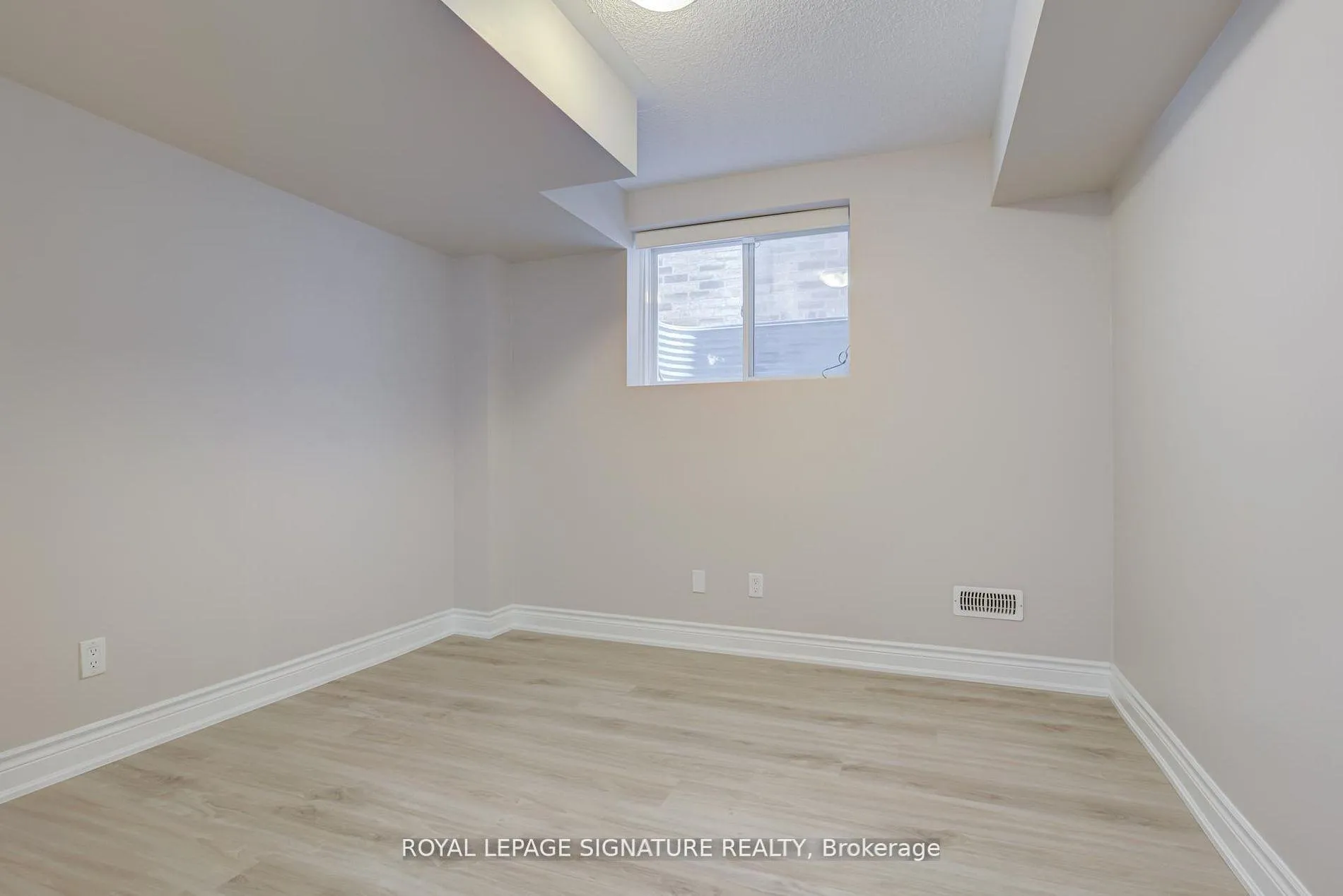 Photo 23 of Unit Bsmt, 16 Dancing Waters Road, Brampton, Bram West — HOMEH