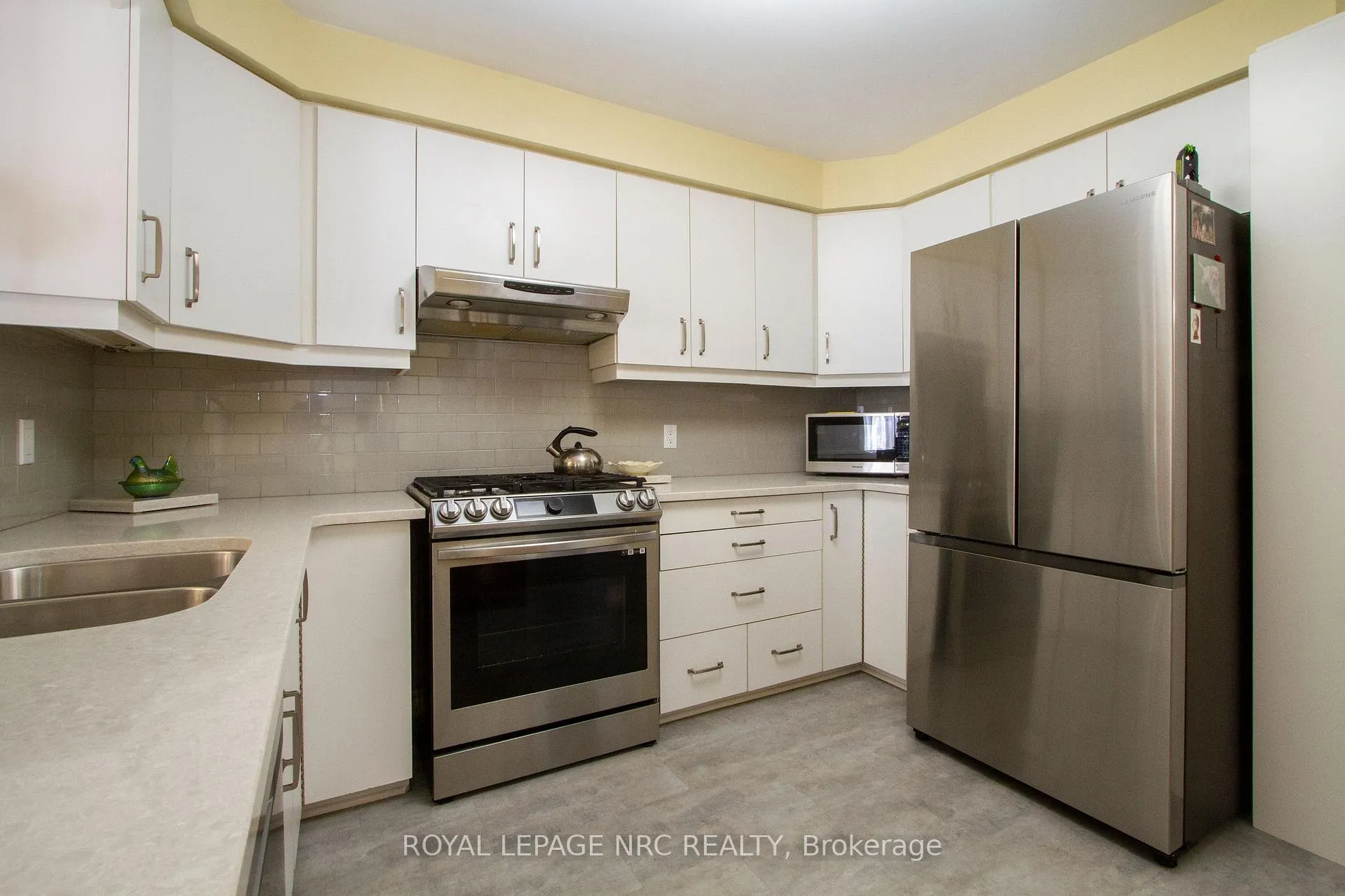Photo 10 of Unit 18, 141 Welland Vale Road, St. Catharines, Grapeview — HOMEH
