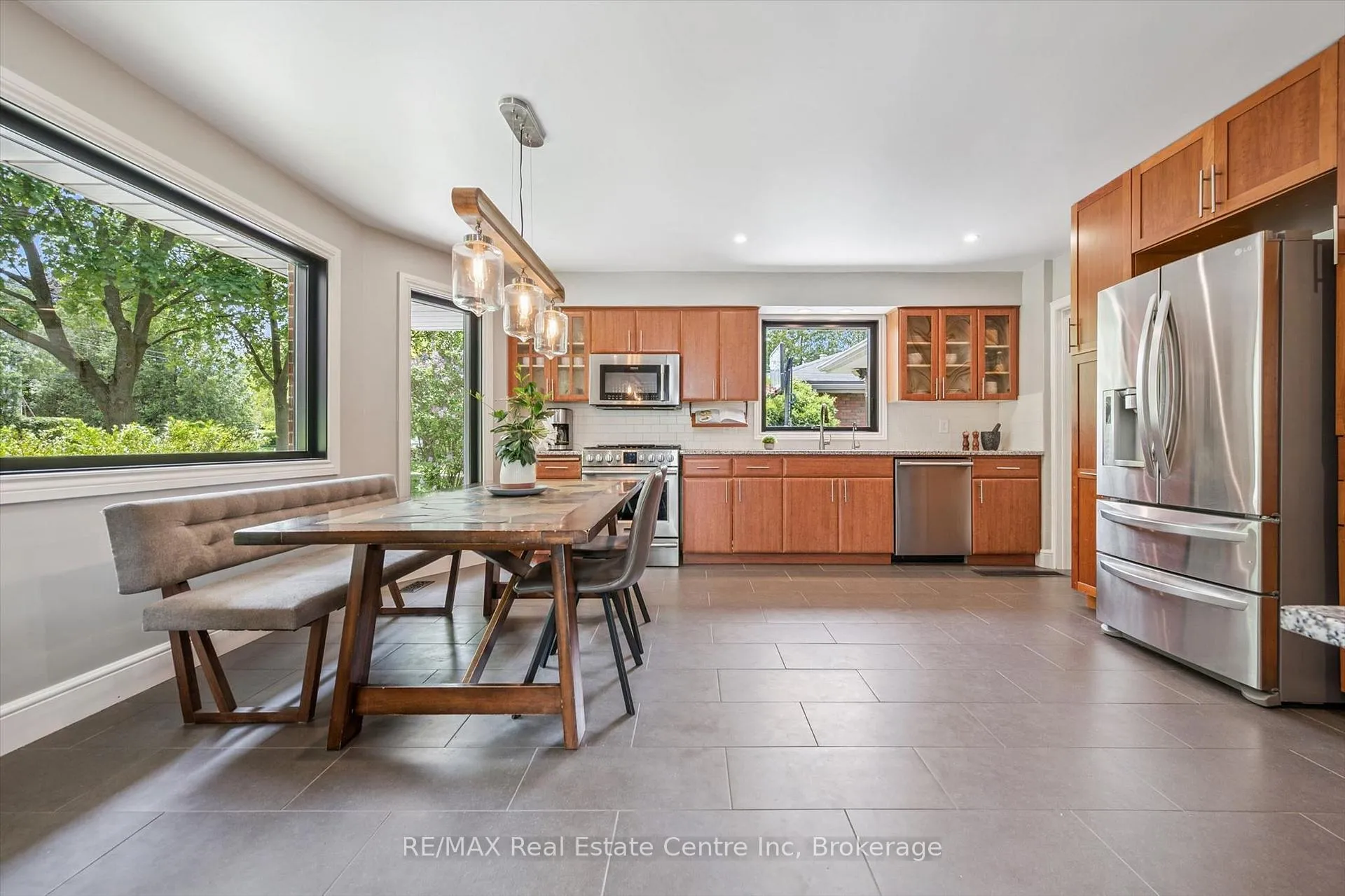 Photo 10 of 11 Floral Drive, Guelph, Dovercliffe Park/Old University — HOMEH