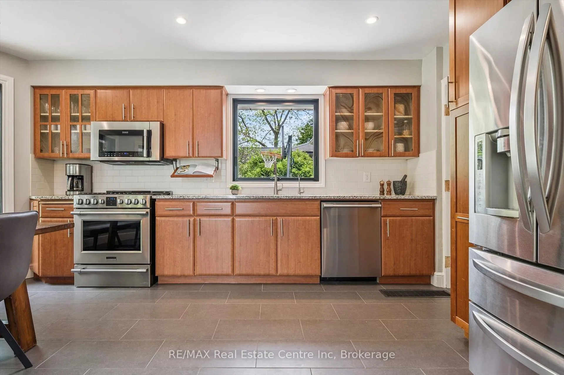 Photo 11 of 11 Floral Drive, Guelph, Dovercliffe Park/Old University — HOMEH