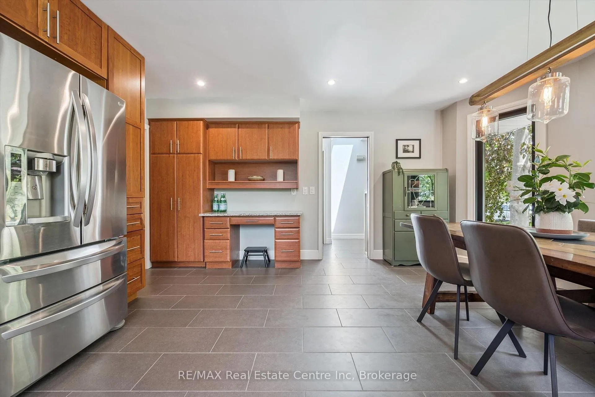 Photo 12 of 11 Floral Drive, Guelph, Dovercliffe Park/Old University — HOMEH