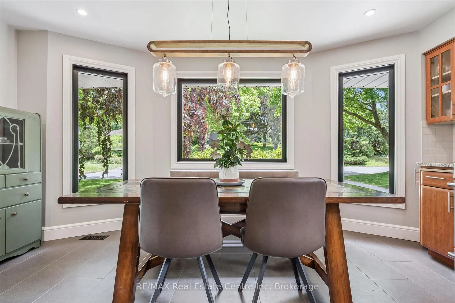 Photo 13 of 11 Floral Drive, Guelph, Dovercliffe Park/Old University — HOMEH