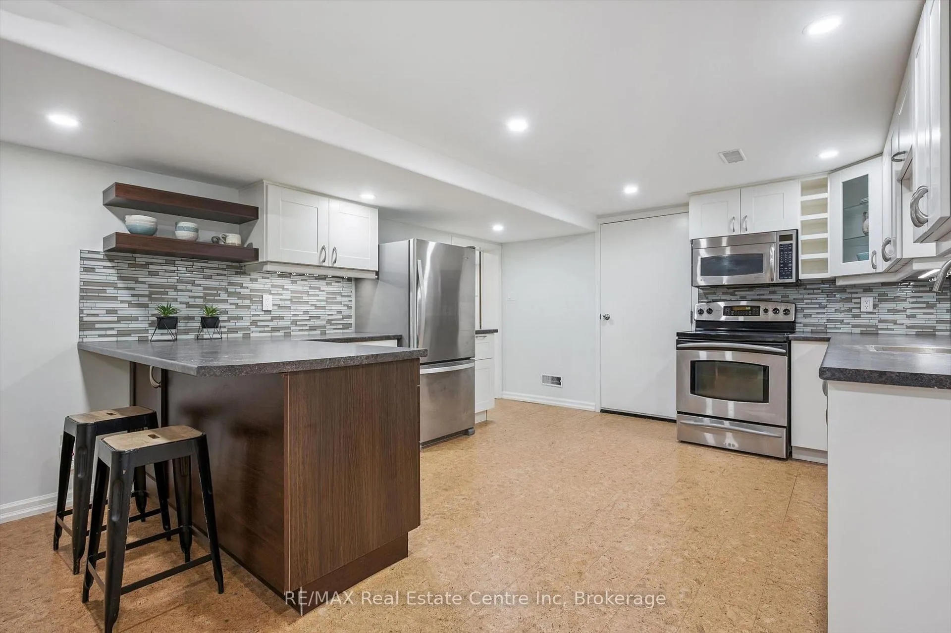 Photo 21 of 11 Floral Drive, Guelph, Dovercliffe Park/Old University — HOMEH