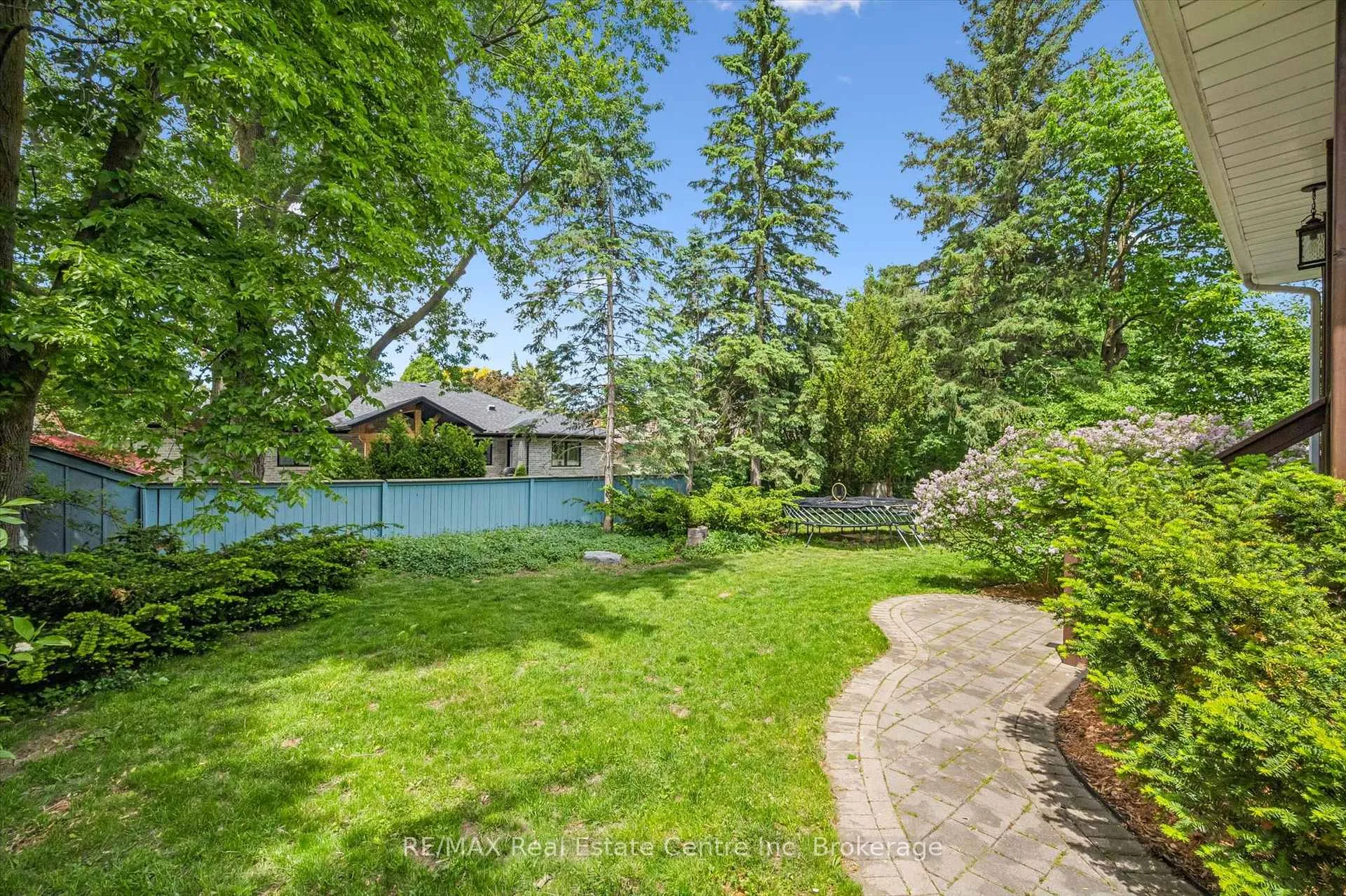 Photo 36 of 11 Floral Drive, Guelph, Dovercliffe Park/Old University — HOMEH