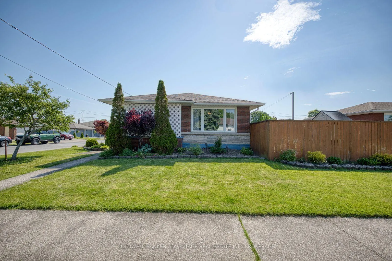 Photo 3 of 813 Harriet Street, Welland, Lincoln/Crowland — HOMEH