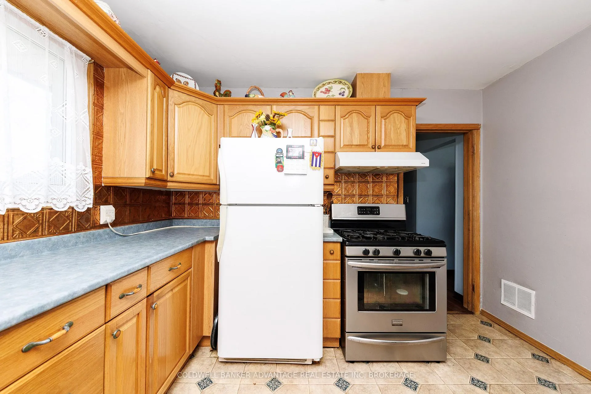 Photo 11 of 813 Harriet Street, Welland, Lincoln/Crowland — HOMEH