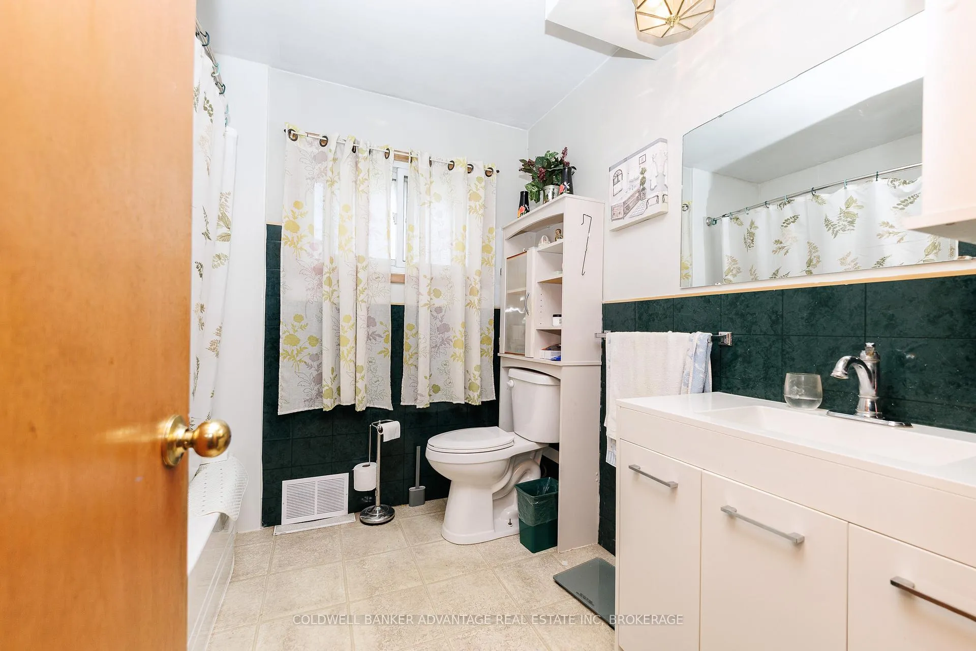 Photo 18 of 813 Harriet Street, Welland, Lincoln/Crowland — HOMEH