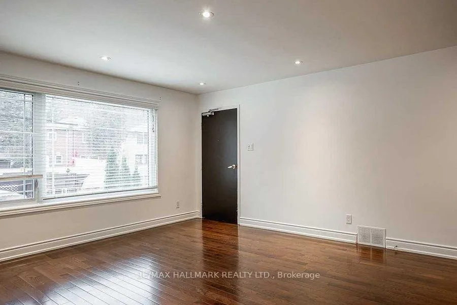 Photo 2 of 25 Love Crescent, Toronto, The Beaches — HOMEH