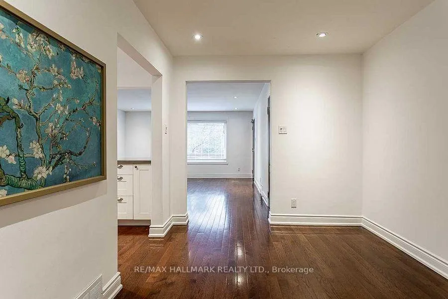 Photo 11 of 25 Love Crescent, Toronto, The Beaches — HOMEH