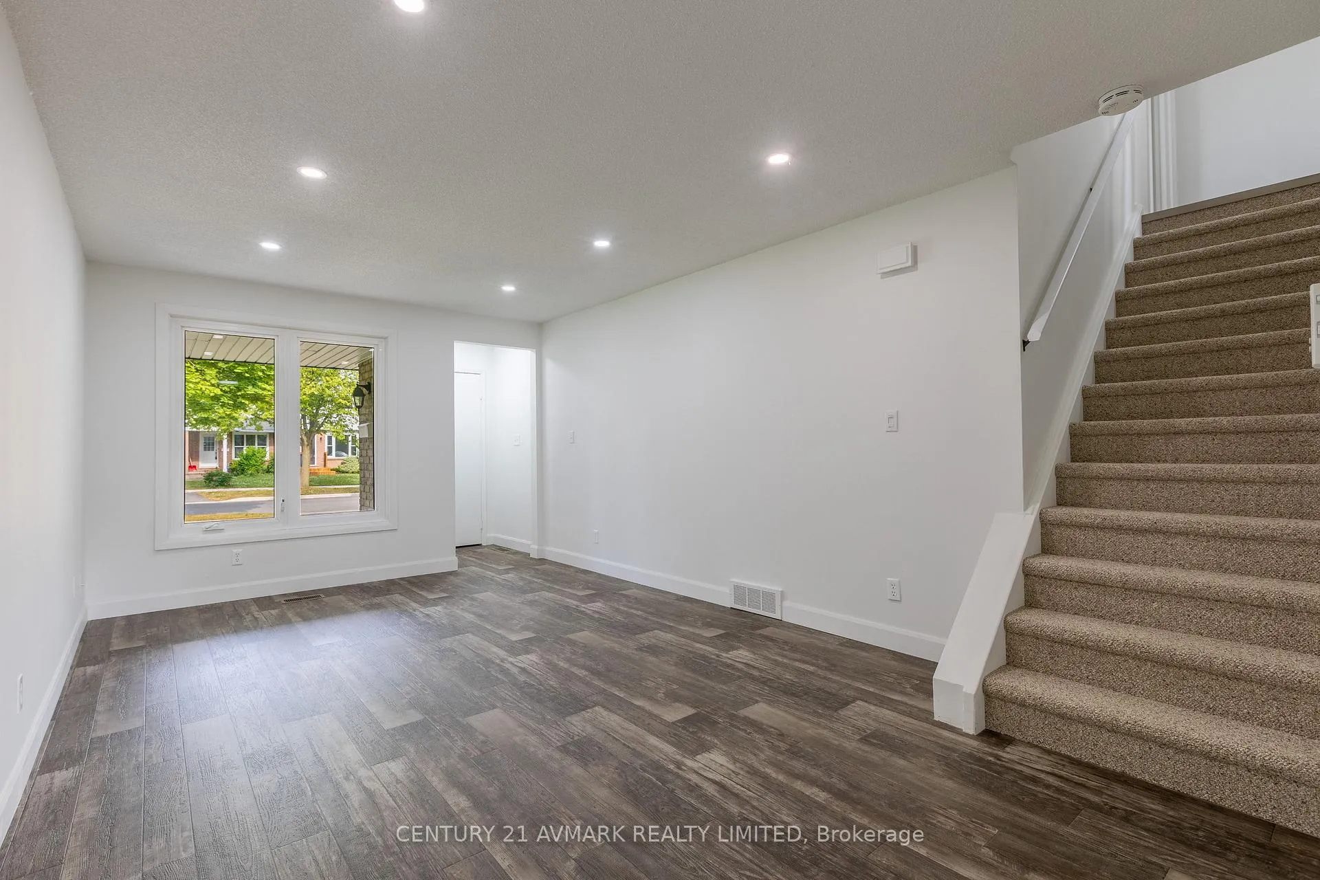 Photo 5 of 111 Northgate Drive, Welland, N. Welland — HOMEH