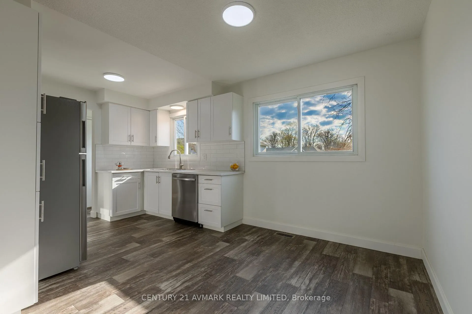 Photo 6 of 111 Northgate Drive, Welland, N. Welland — HOMEH