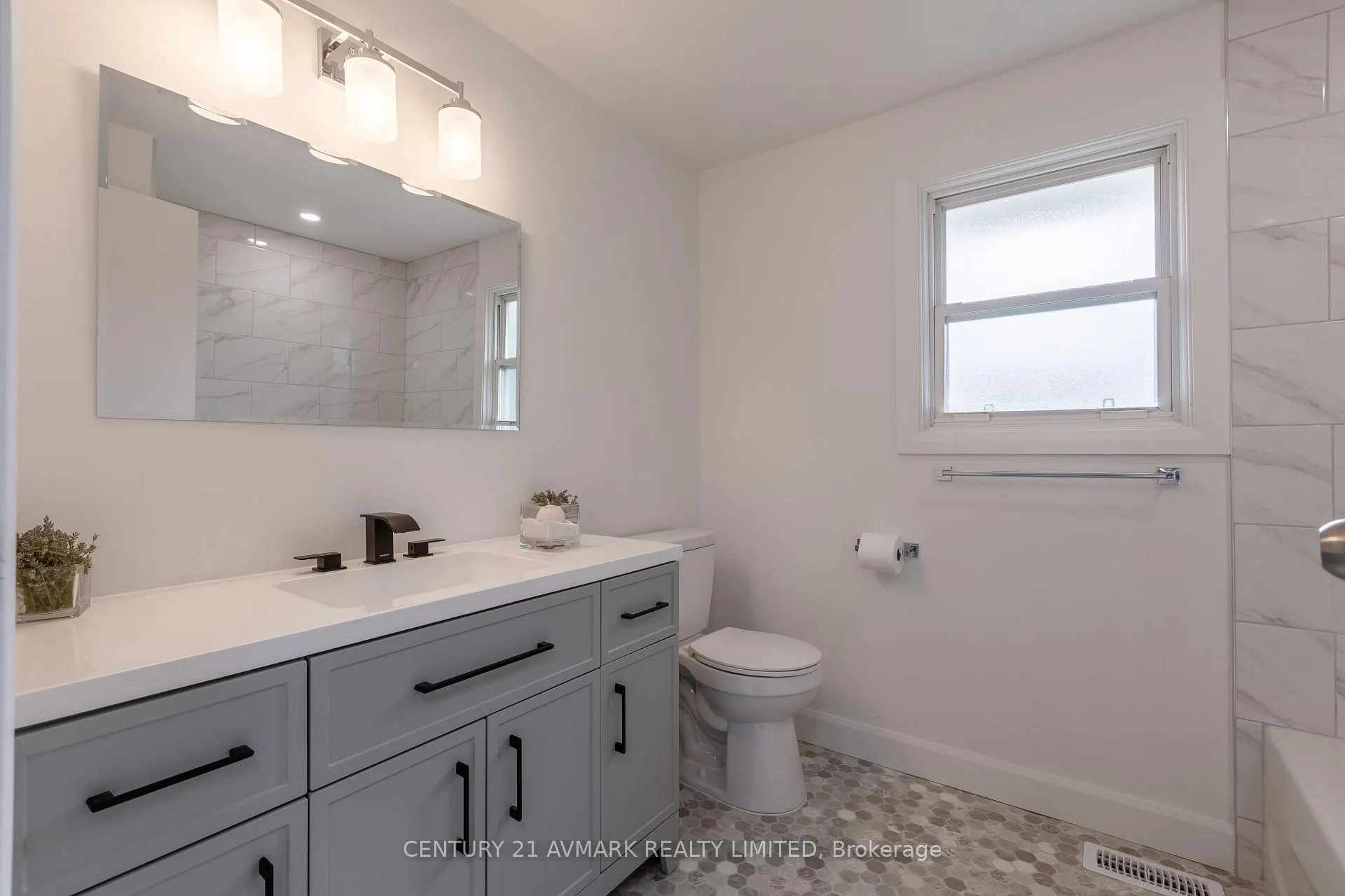 Photo 15 of 111 Northgate Drive, Welland, N. Welland — HOMEH