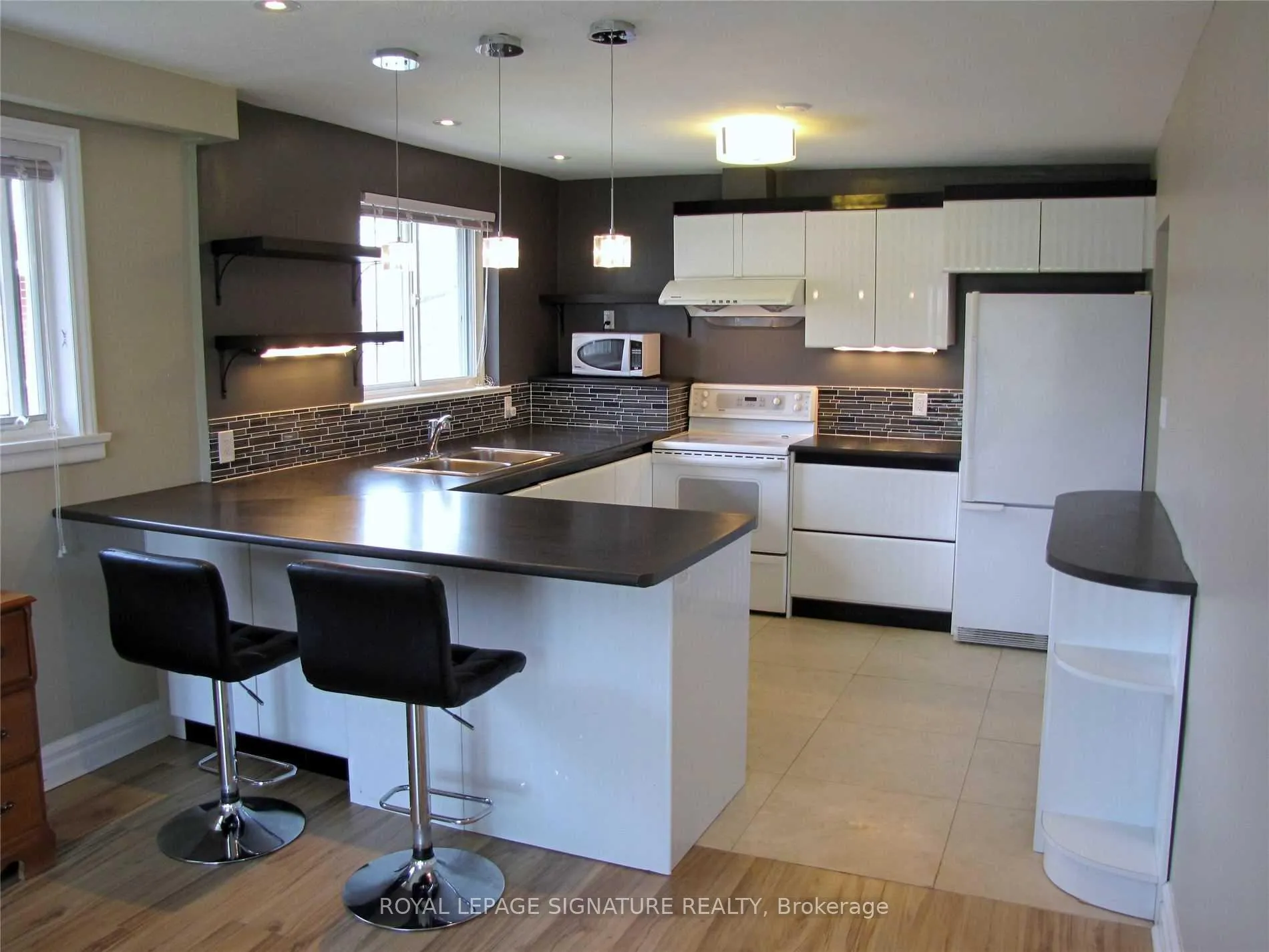 Photo 4 of Unit Main, 2 Learmont Drive, Etobicoke, Willowridge-Martingrove-Richview — HOMEH