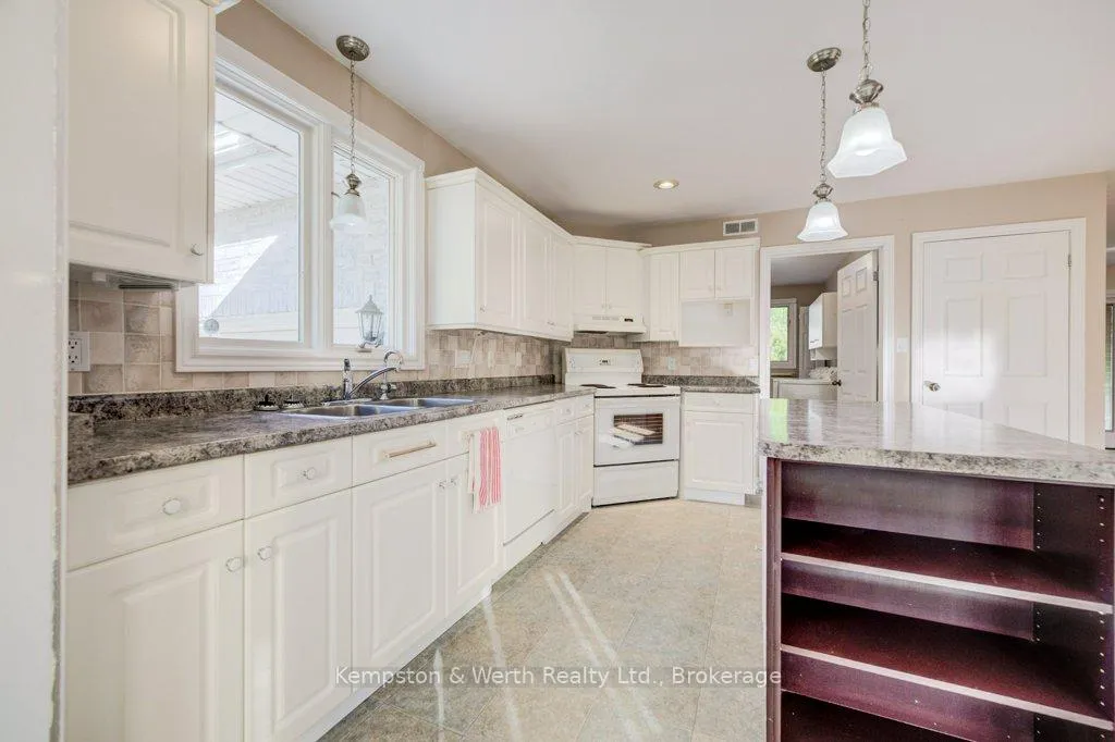 Photo 17 of 246 King Street, North Perth, Elma — HOMEH