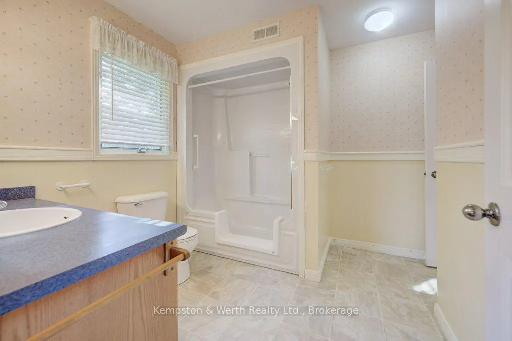 Photo 26 of 246 King Street, North Perth, Elma — HOMEH